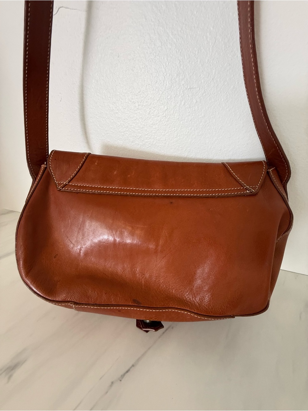Classic Saddle-Style Brown Leather Crossbody Bag - Picture 4 of 15